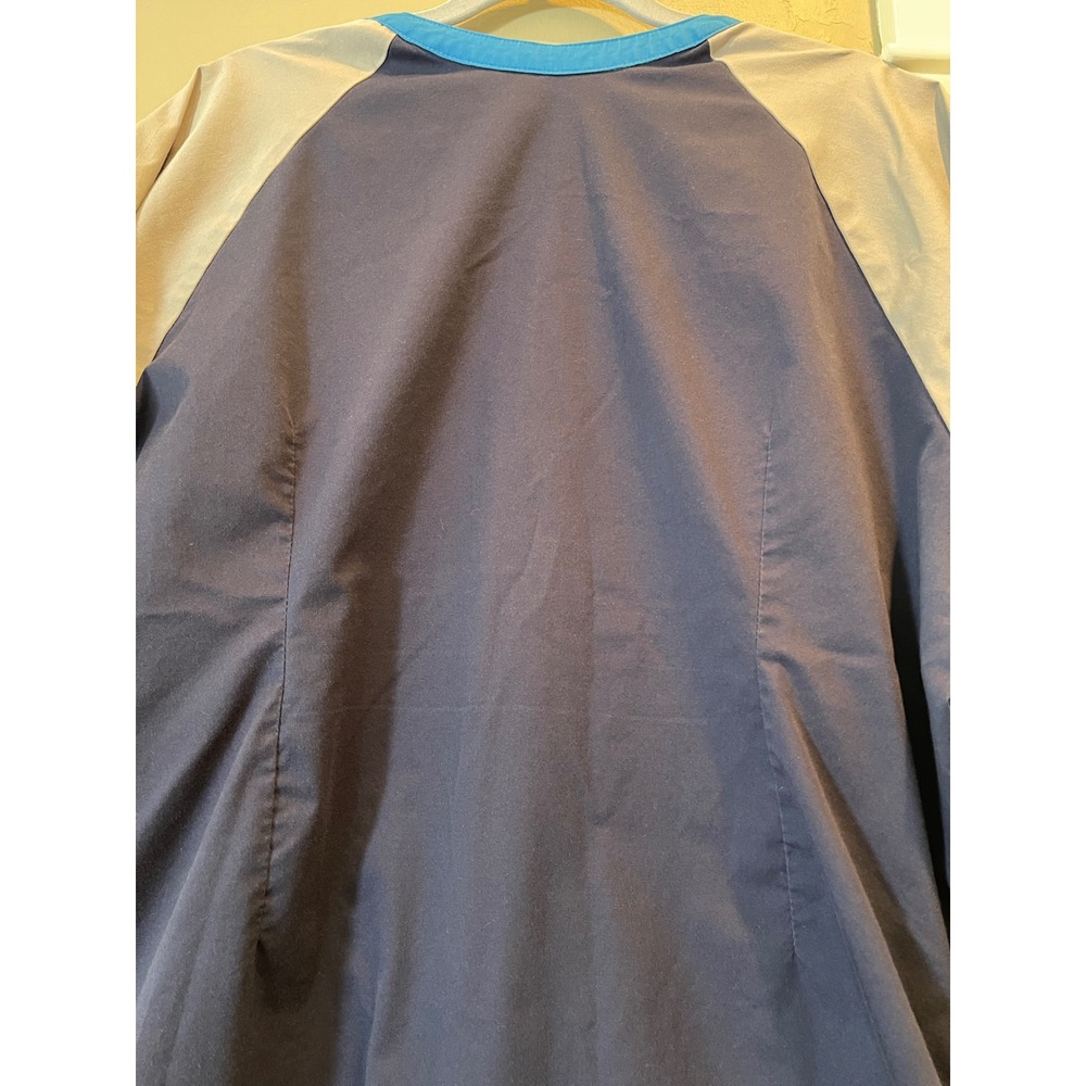 Butter-Soft Stretch Scrub Top Womens 2X Navy Blue Grey Colorblock V-Neck Pockets - Picture 9 of 11